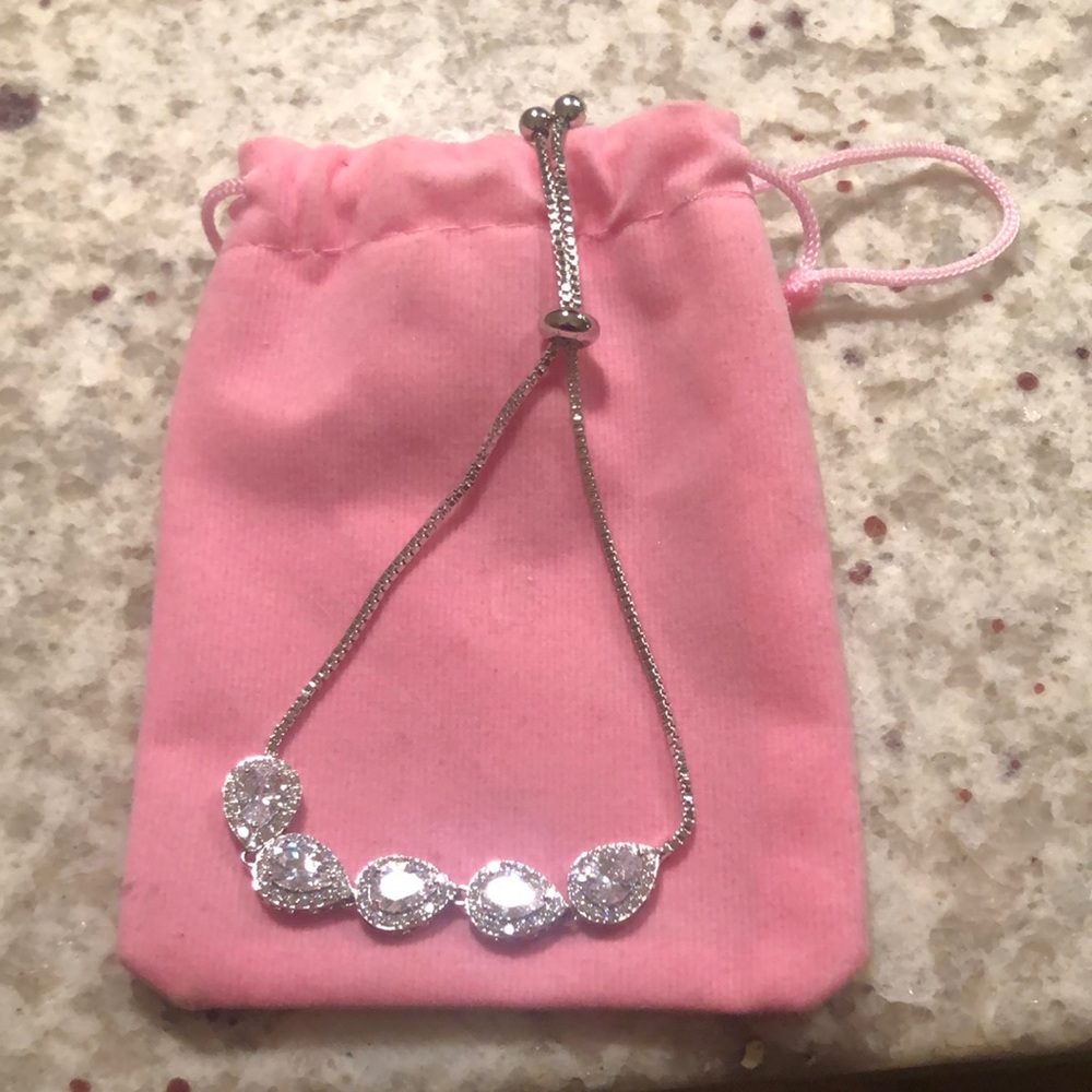 Adjustable bracelet